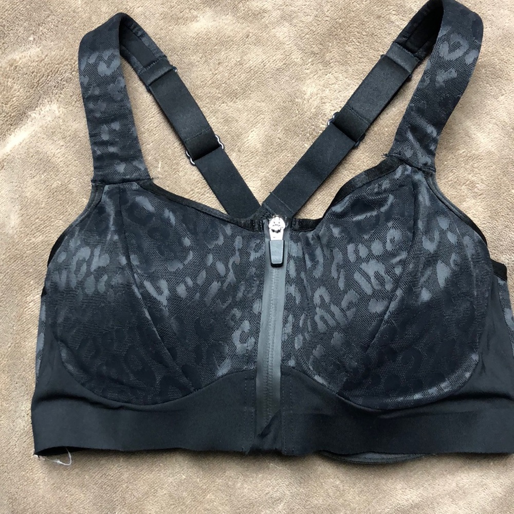 NWOT Victoria’s Secret 32DD padded zip-up sports bra